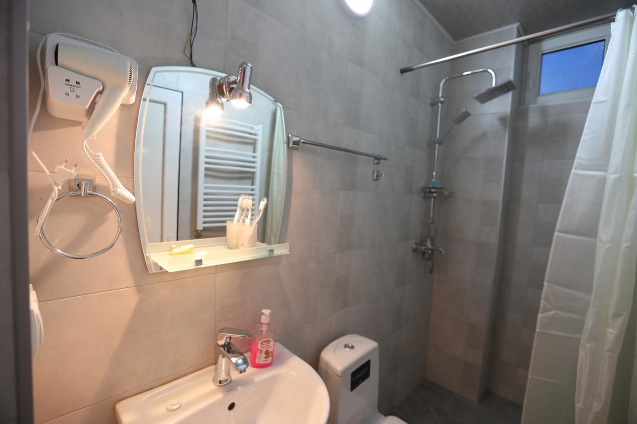 Отель Hotel Caucase Тбилиси-14
